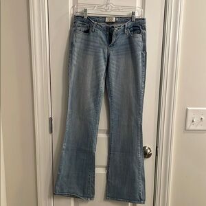 Light Blue Women's Jeans
Size: 4L
Style: flare